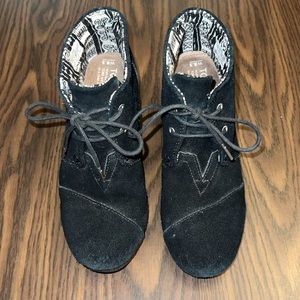 TOMS Women's Suede Desert Wedges